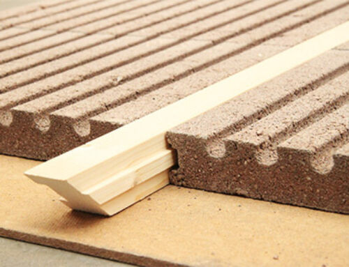Mittels der passgenauen Holzprofilleiste lassen sich Vollholzböden einfach verschrauben.