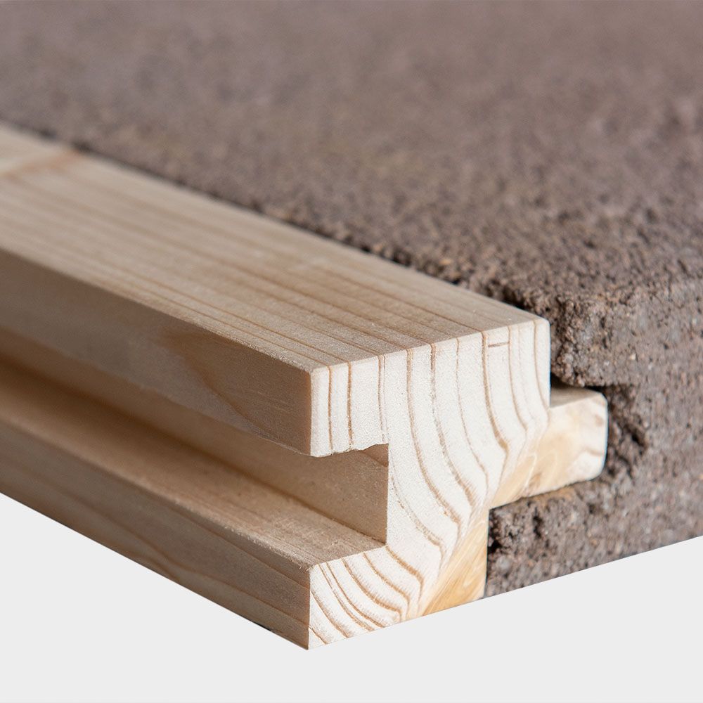 Zu sehen ist eine Nahaufnahme des Trockenestrich LW 86 sowie der passenden Holzprofilleiste
