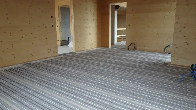 Lithotherm Fußbodenheizung im Altbau – Effiziente Lösung für eine Wärmepumpe im Altbau durch optimale Wärmeverteilung und niedrige Vorlauftemperaturen.